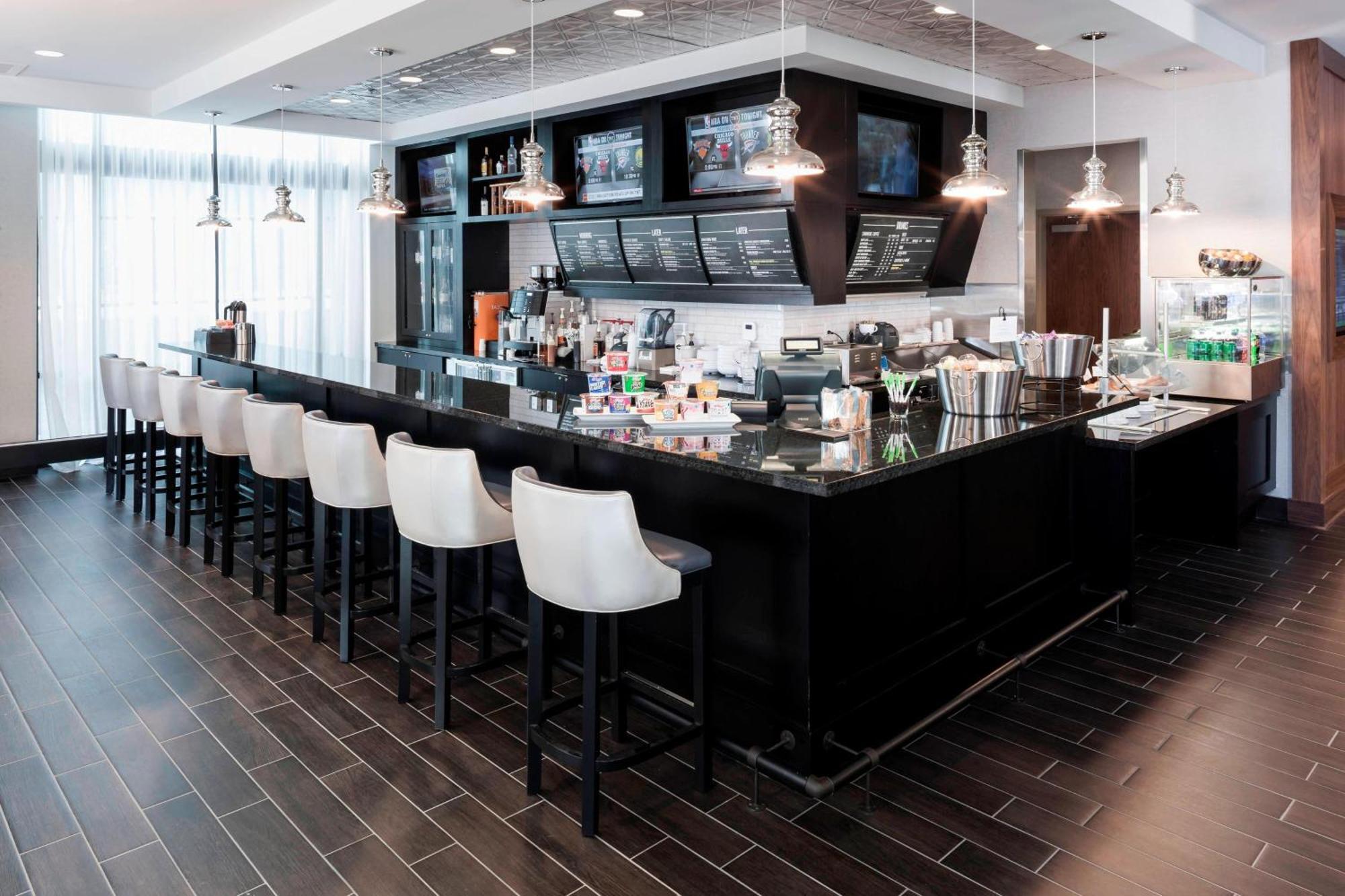 Courtyard By Marriott Richmond Downtown Hotel Bagian luar foto