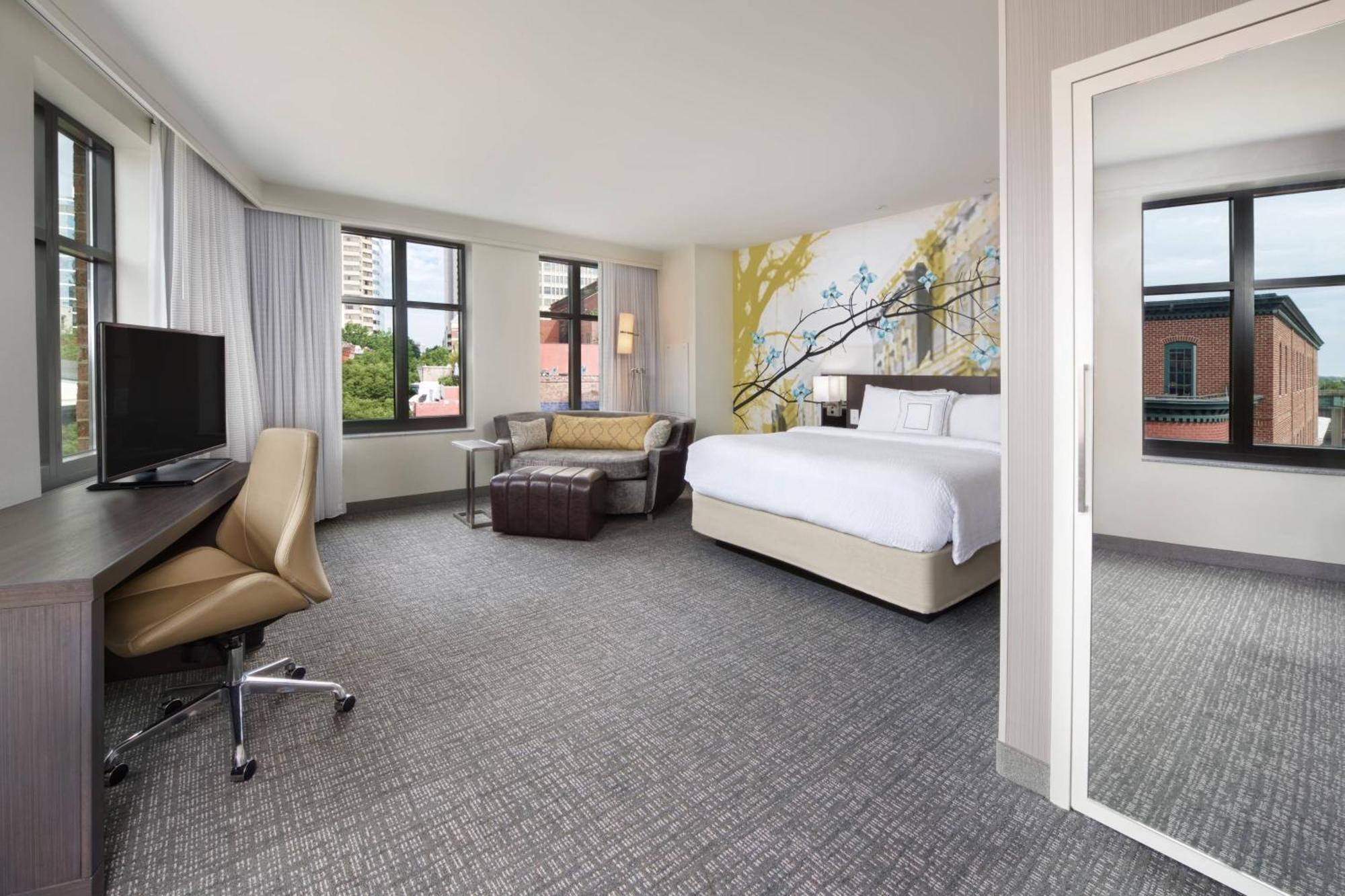 Courtyard By Marriott Richmond Downtown Hotel Bagian luar foto