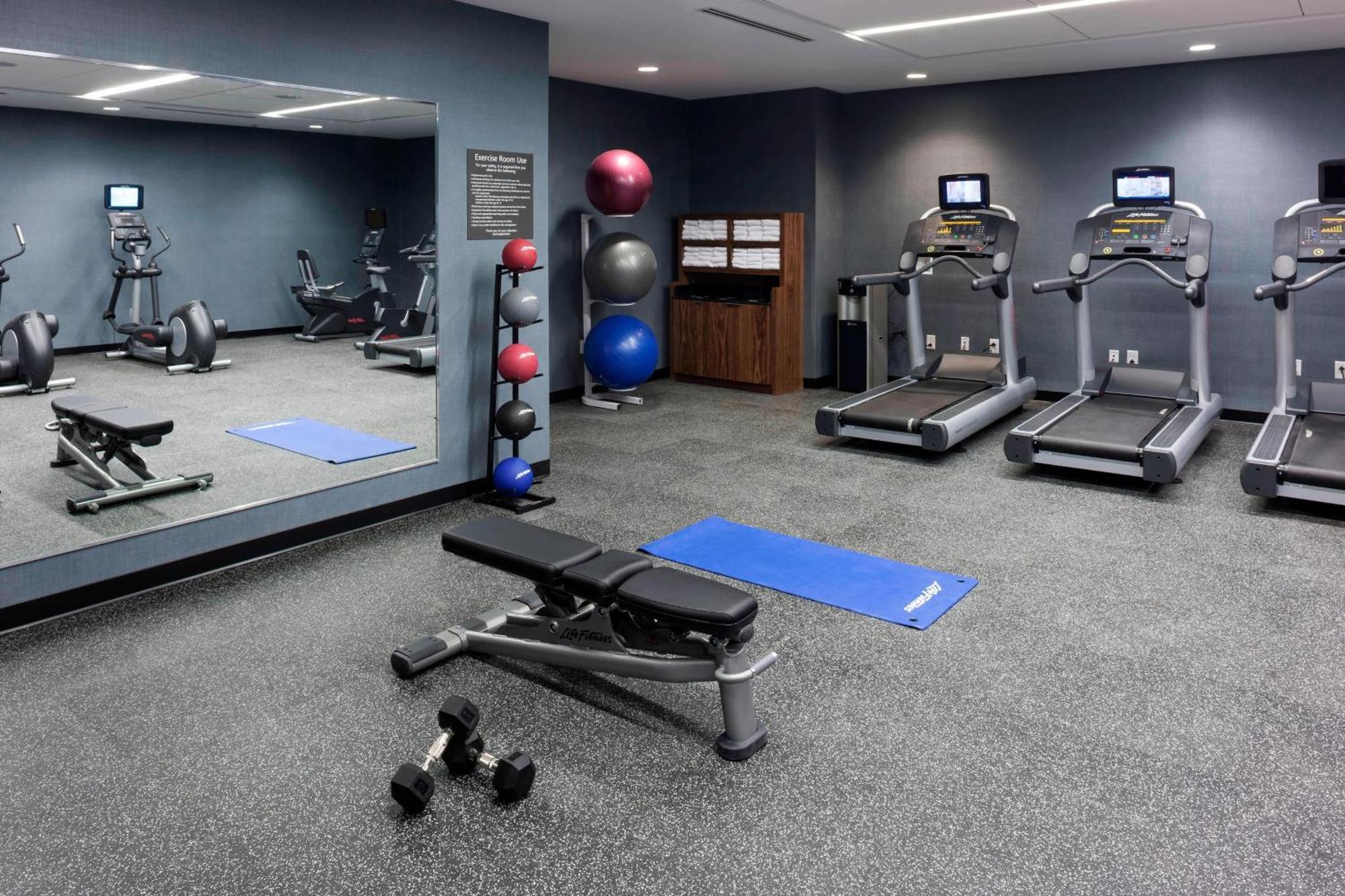 Courtyard By Marriott Richmond Downtown Hotel Bagian luar foto