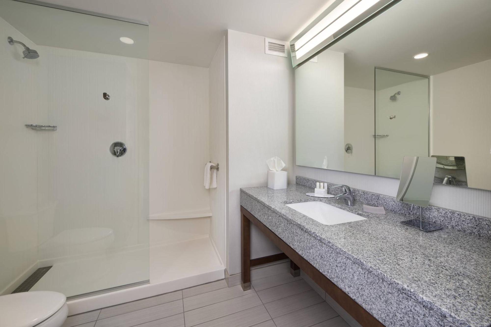 Courtyard By Marriott Richmond Downtown Hotel Bagian luar foto