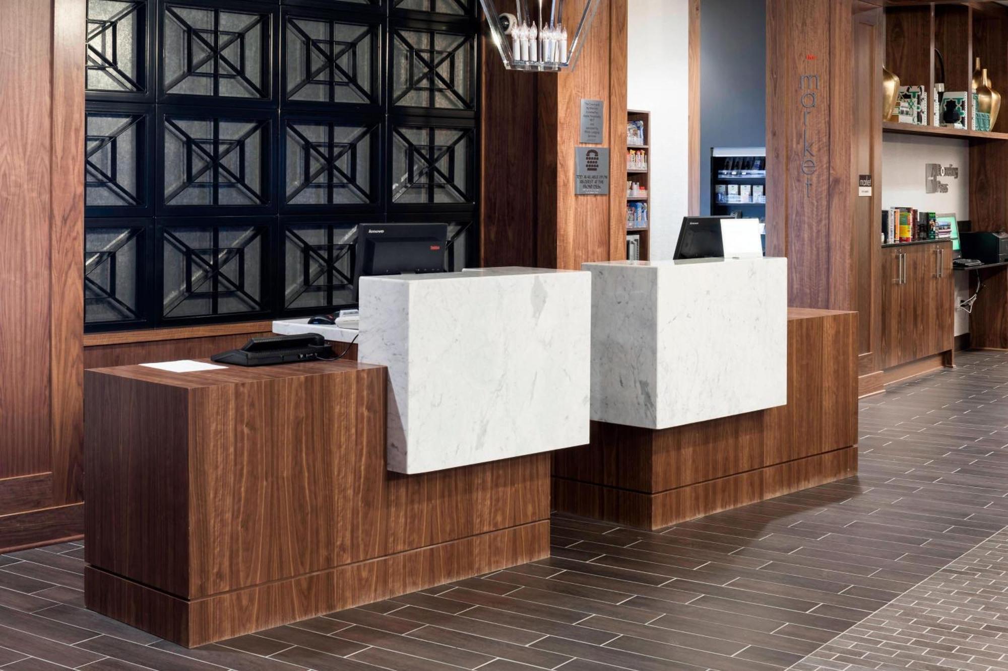 Courtyard By Marriott Richmond Downtown Hotel Bagian luar foto