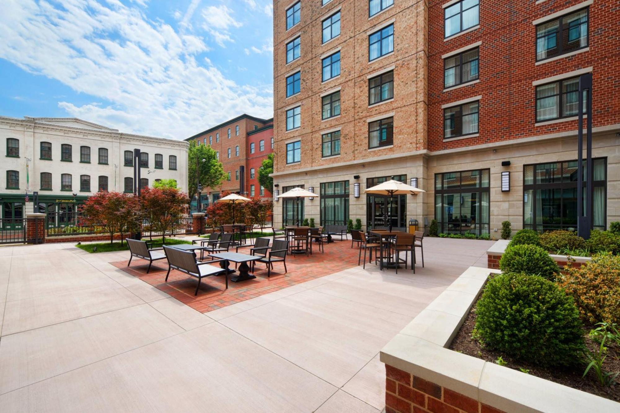 Courtyard By Marriott Richmond Downtown Hotel Bagian luar foto