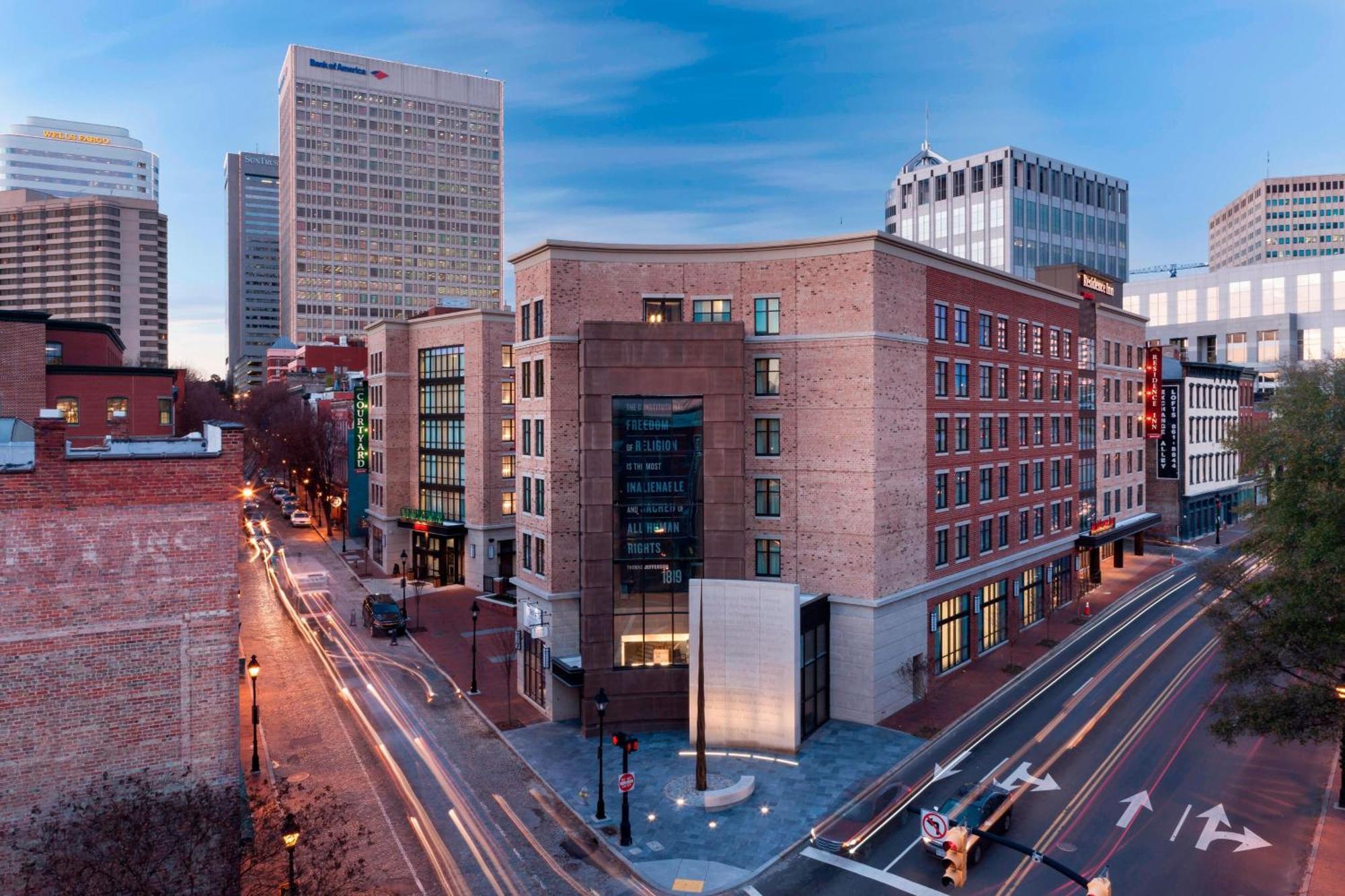 Courtyard By Marriott Richmond Downtown Hotel Bagian luar foto