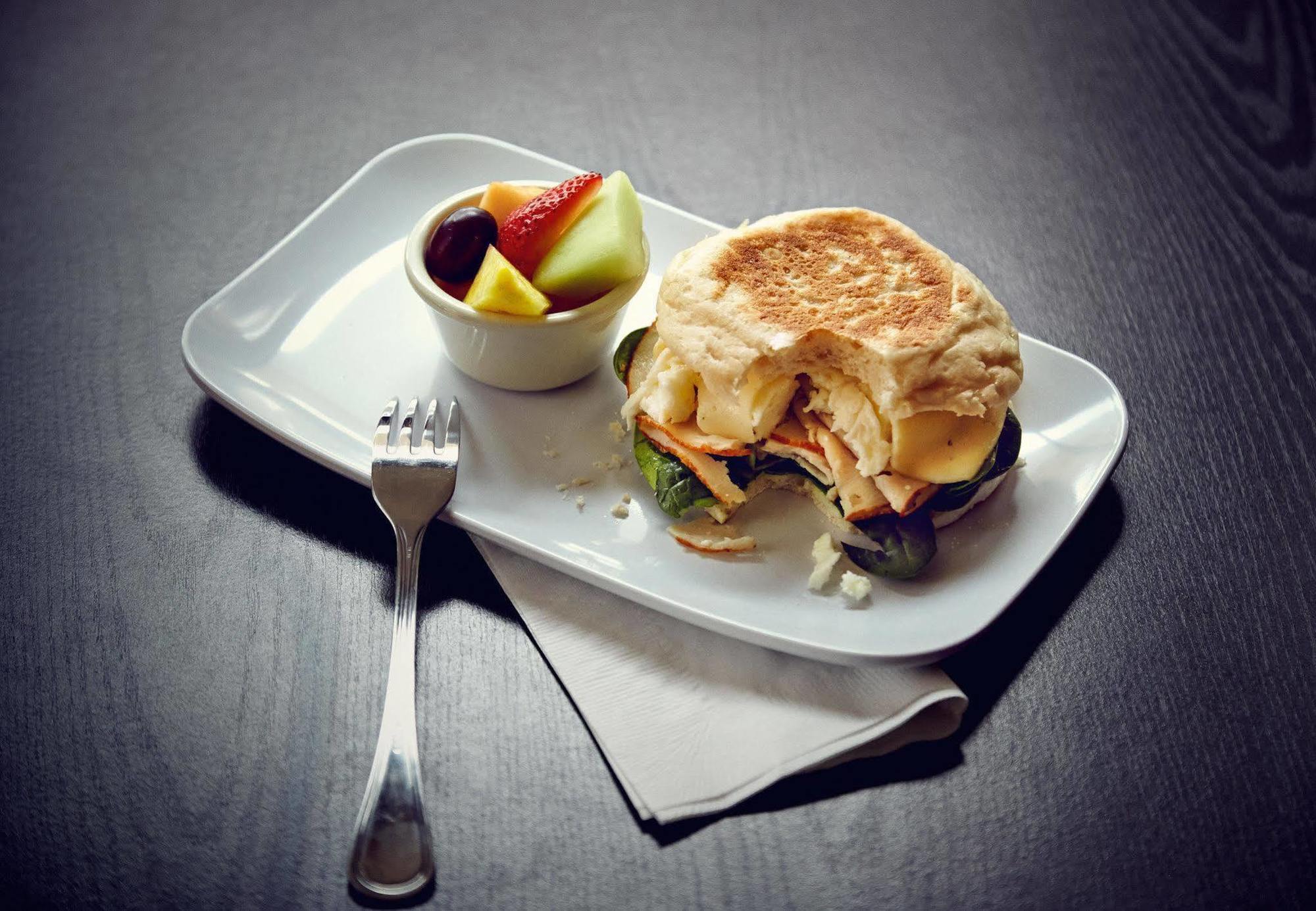 Courtyard By Marriott Richmond Downtown Hotel Bagian luar foto